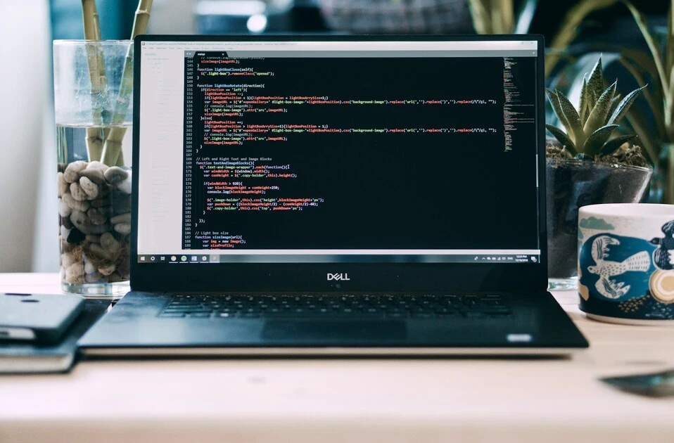 WordPress o web a medida: mi opinión honesta después de trabajar con los dos